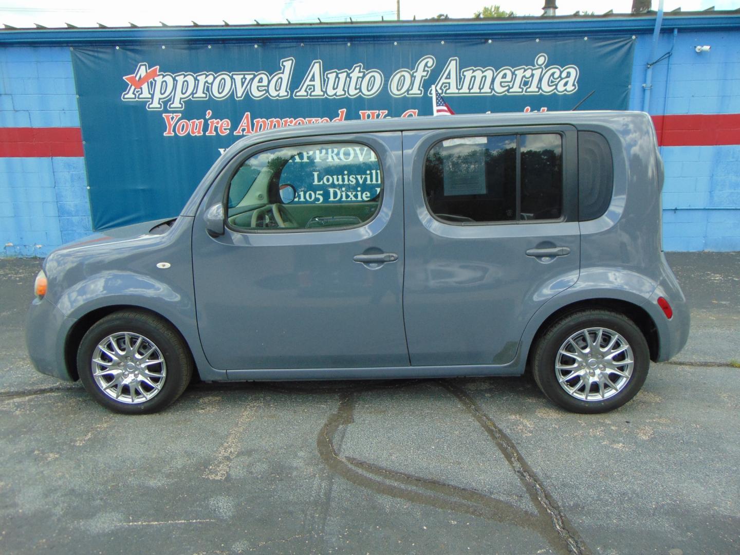 2014 Gray Nissan cube (JN8AZ2KR6ET) with an 4-Cyl 1.8 Liter engine, Automatic, CVT transmission, located at 2105 Dixie Hwy, Louisville, KY, 40210, (502) 772-3333, 38.220932, -85.795441 - Photo#0